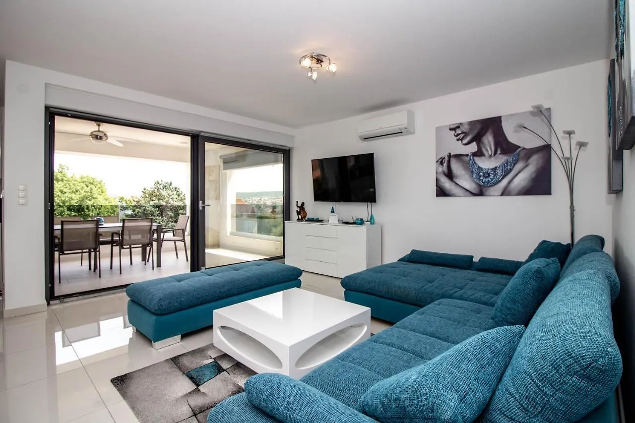 Luxury Apartment Luna contacts