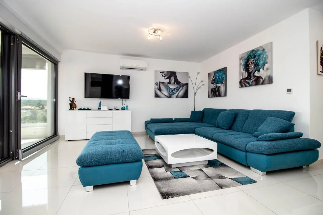 Luxury Apartment Luna Vantacici